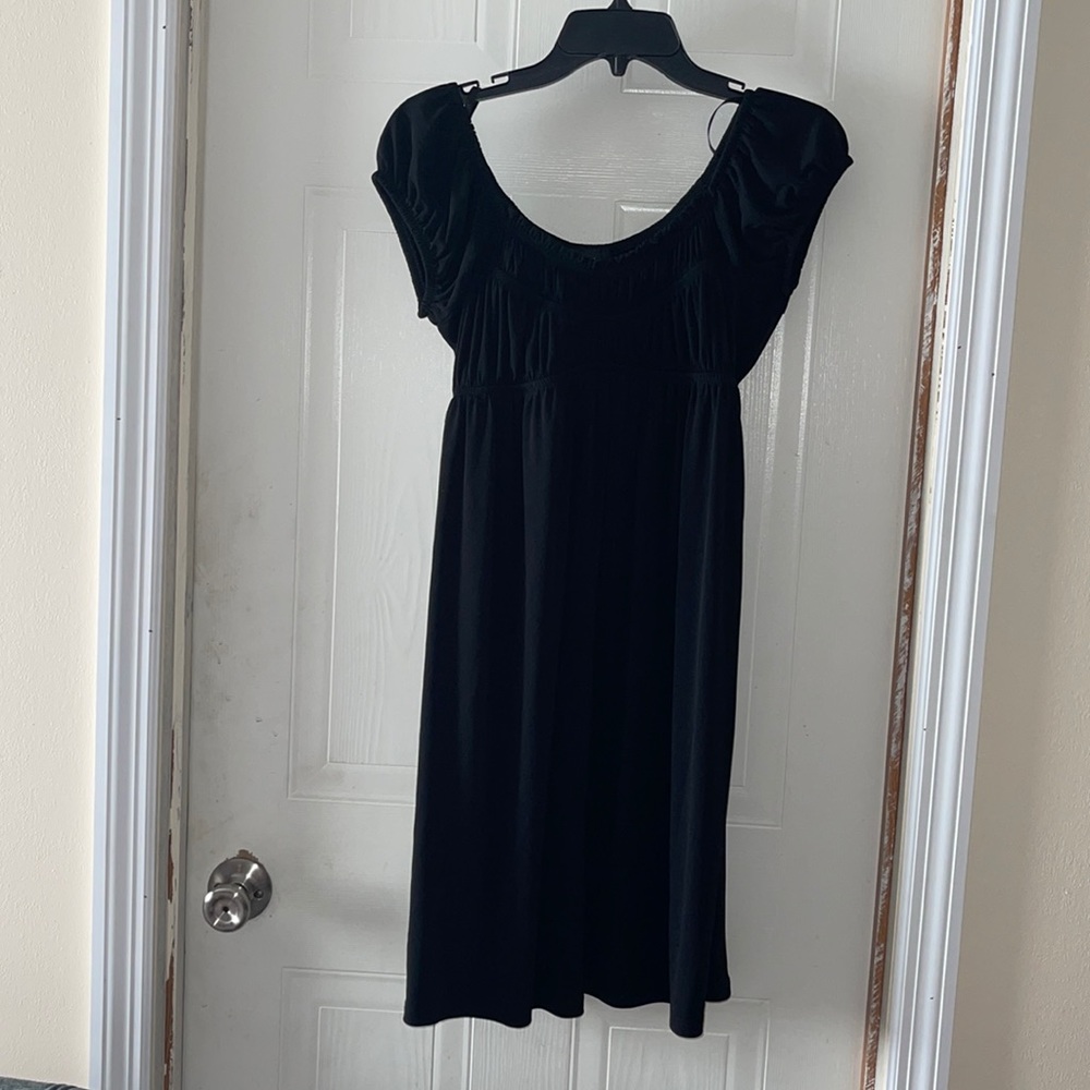 Good as new! ✨ Off the shoulder black dress
